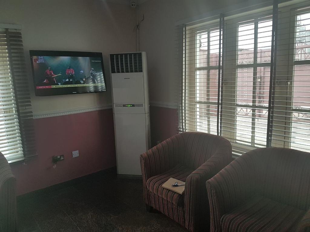 Fbm Place Guest House Agun Екстериор снимка